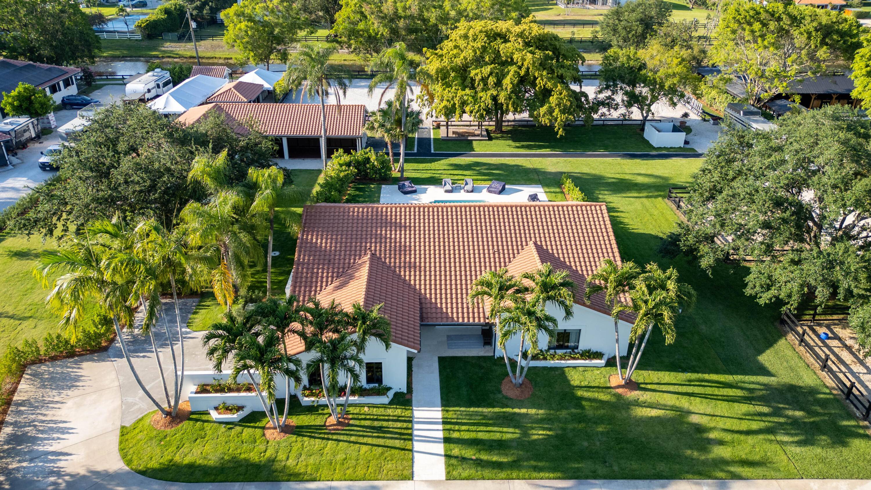Renovated equestrian farm available for the 2026 seasonExperience elevated equestrian living at this beautifully fully renovated property in early 2025 with designer finishes and bespoke furnishings throughout.