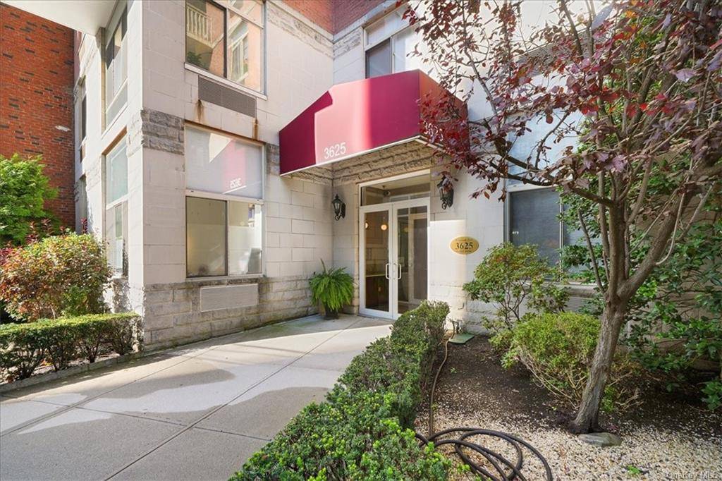 This lovely rental offers a pristine 3 bedroom, 2 bathroom living space with a generous 1, 237 square feet of comfort and style, located at the Promenade East Condo in ...