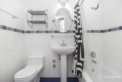 Fully renovated studio with open kitchen !