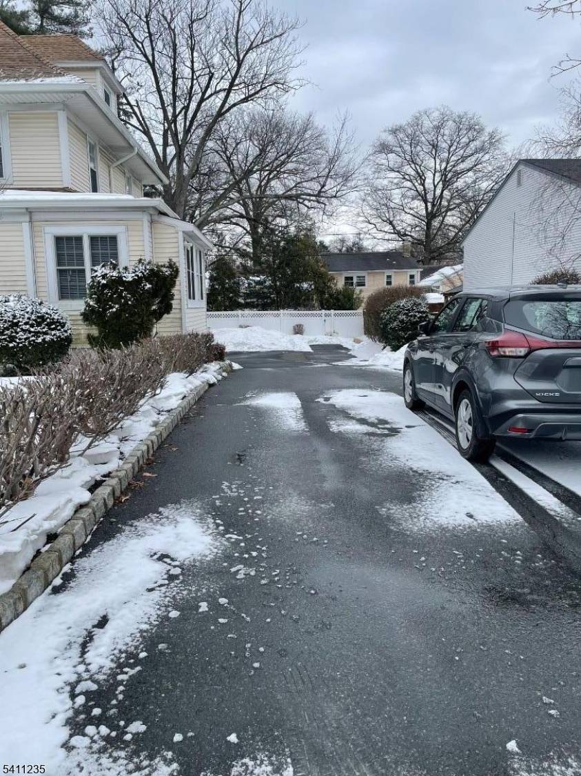 OFFICE APARTMENT. 1ST. Flr.