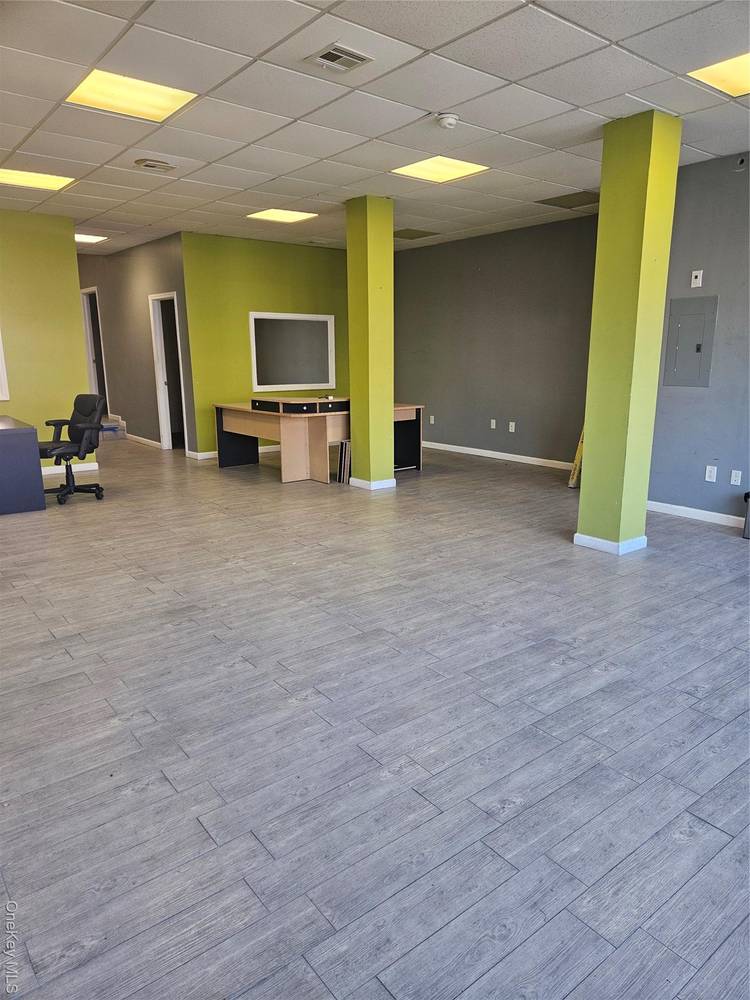 Don t miss this incredible opportunity to secure a highly visible retail location just steps away from Jamaica Avenue, one of the busiest commercial corridors in Queens.