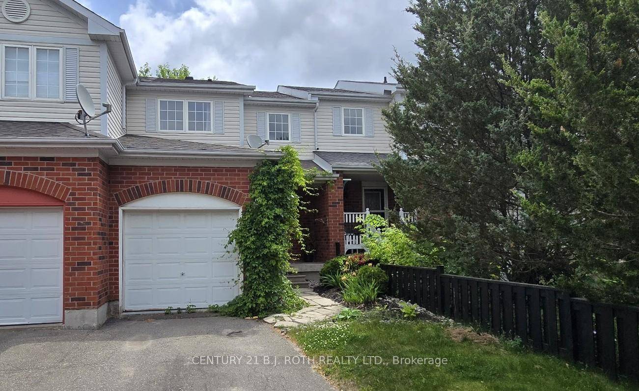 Welcome to 53 Pickett Crescent, a charming and well maintained townhouse located in the highly desirable southeast end of Barrie.