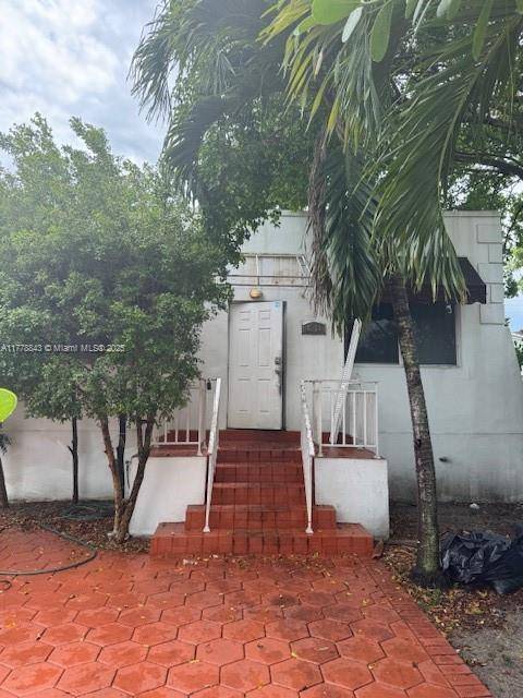 Desirable Home at Shenandoah area, 4 bedrooms and 2 bathrooms, plus a detached studio with its own bathroom.