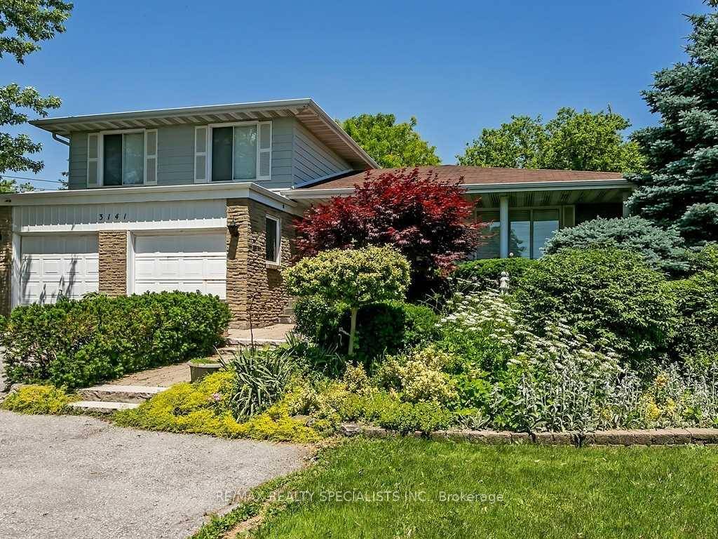 Beautiful, Modern, Spotless 2400 Sf Home Finished Lower Level On 1 Acre Manicured Lawns amp ; Gardens.