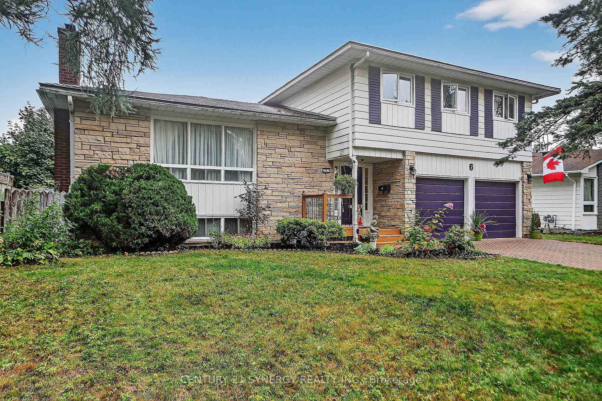 Welcome to this spacious and well maintained two storey four bedroom home in the heart of Old Barrhaven !