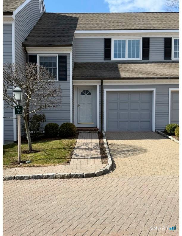 Bright, airy and freshly painted townhouse style condo that blends comfort and convenience in a sought after Darien location.