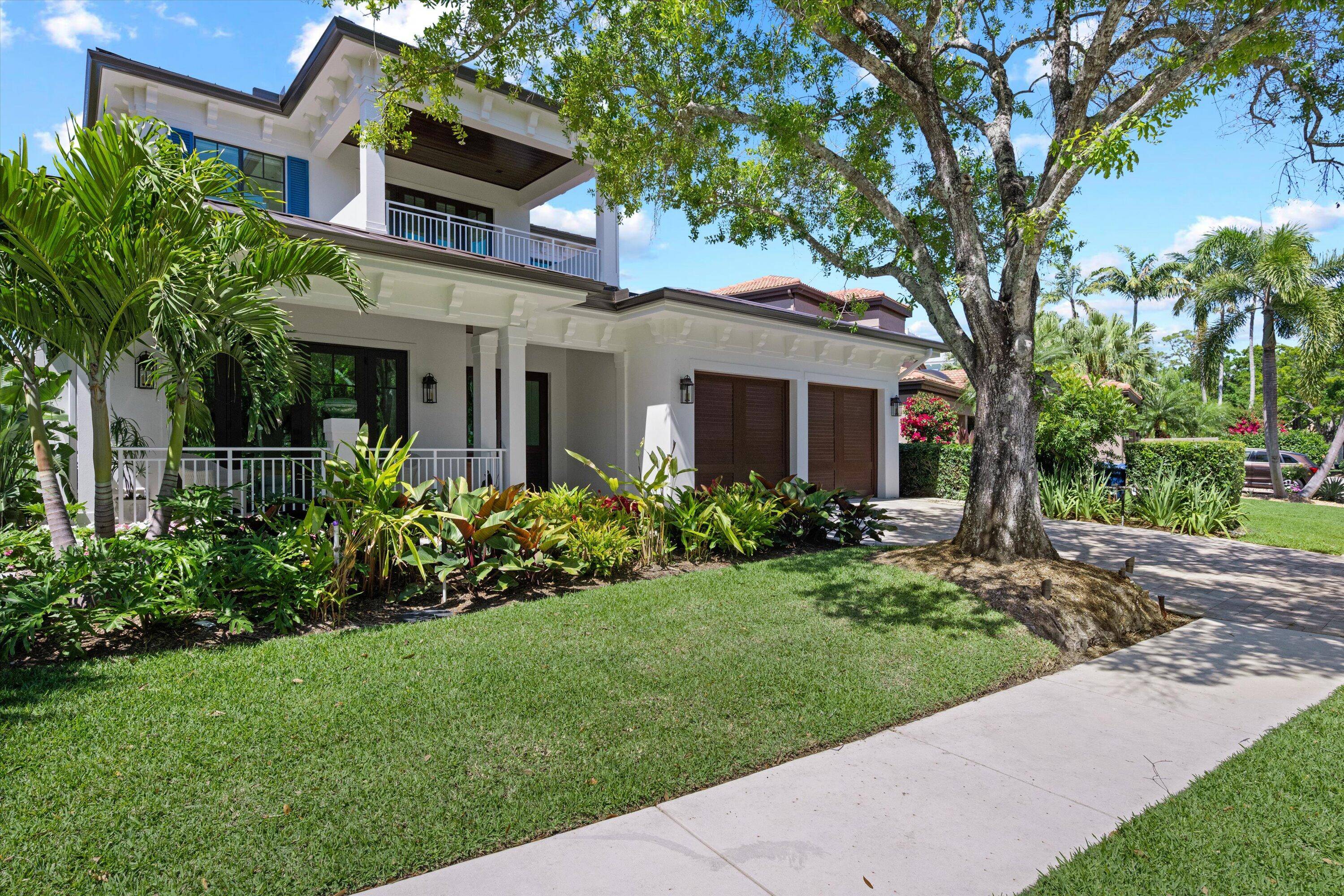 Discover modern luxury in this brand new custom home, completed in fall 2024, located within the prestigious Loxahatchee Club in the heart of Jupiter.