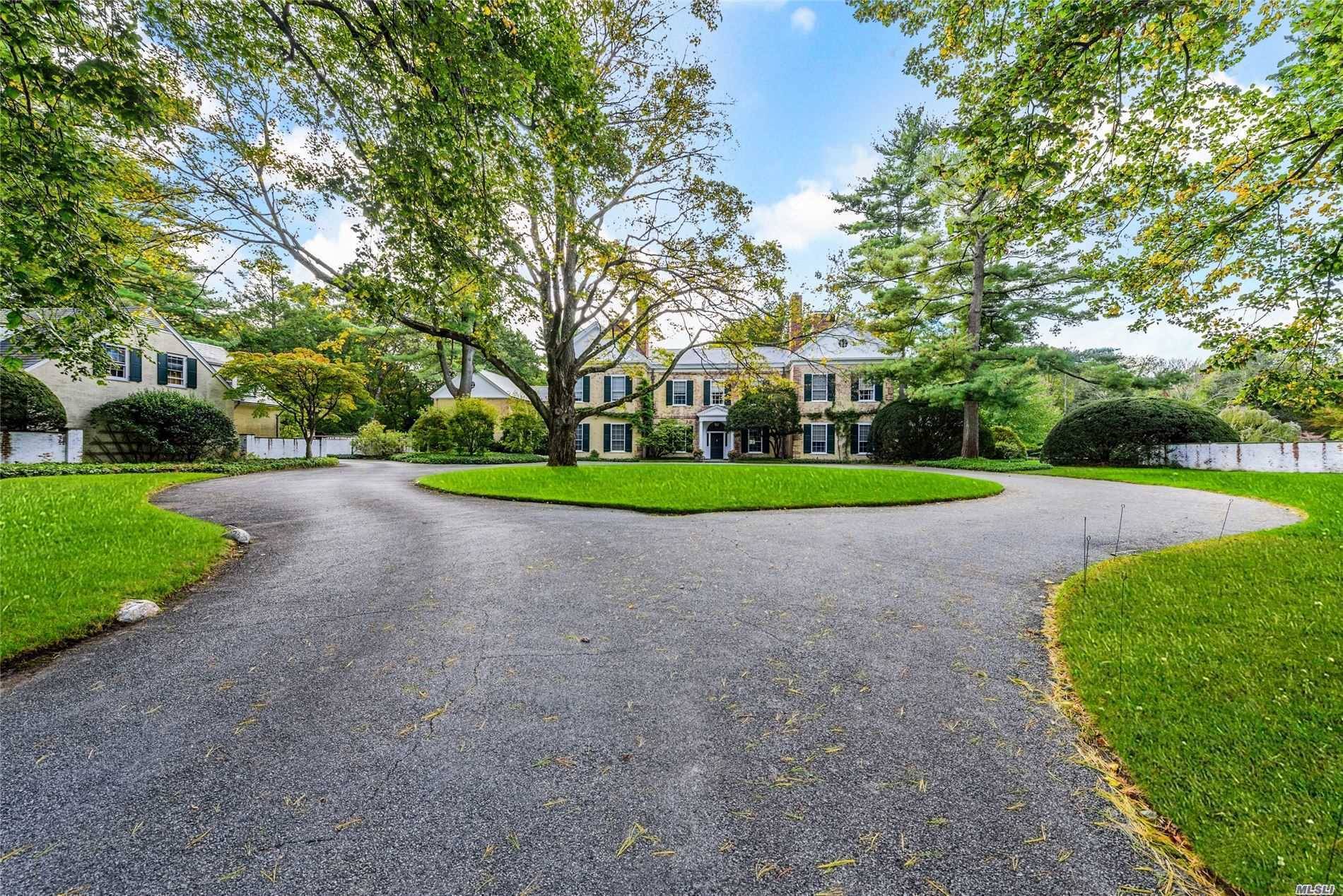 Meriwether Grand Gold Coast Manor perfectly set on 31.