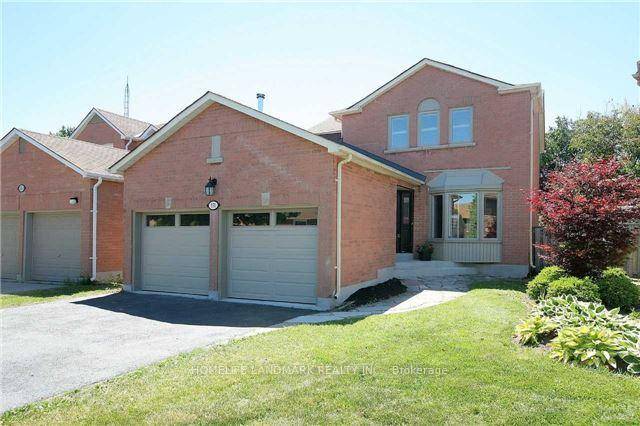 Gorgeous Home By Bathurst Centre, Lots Of Room.