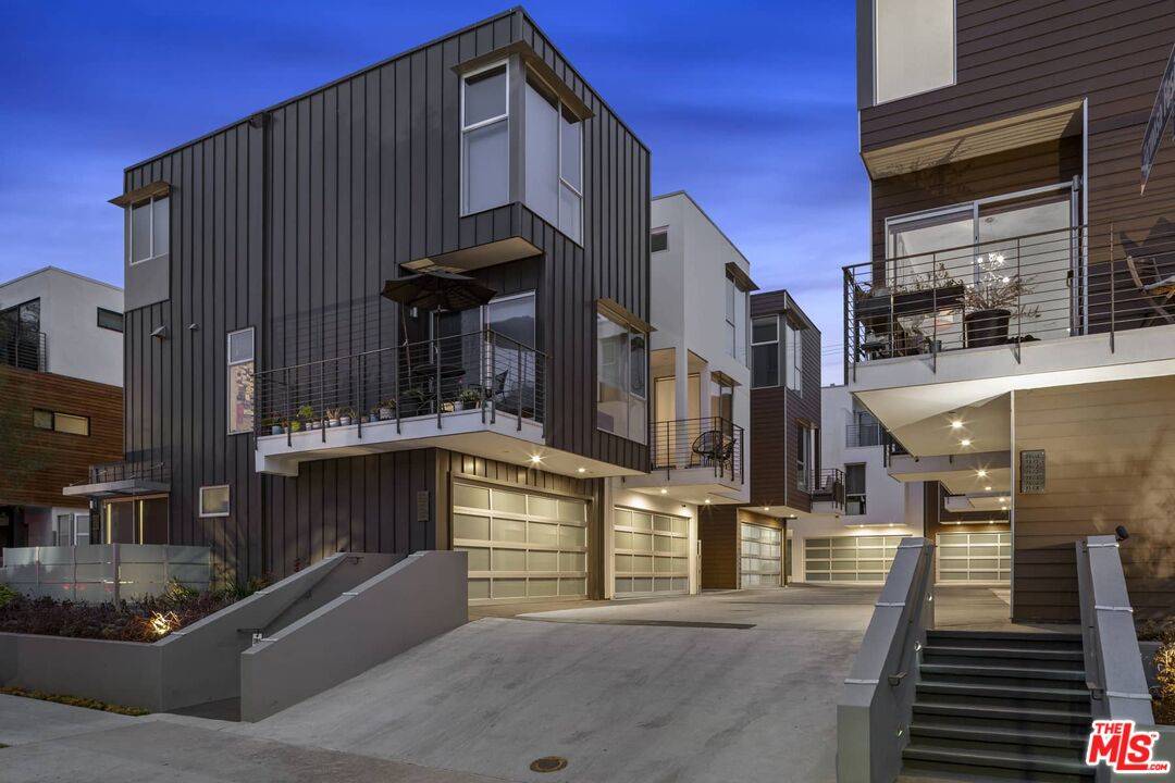 7193  W Formosa Fusion CT 3BR Hollywood Hills East La