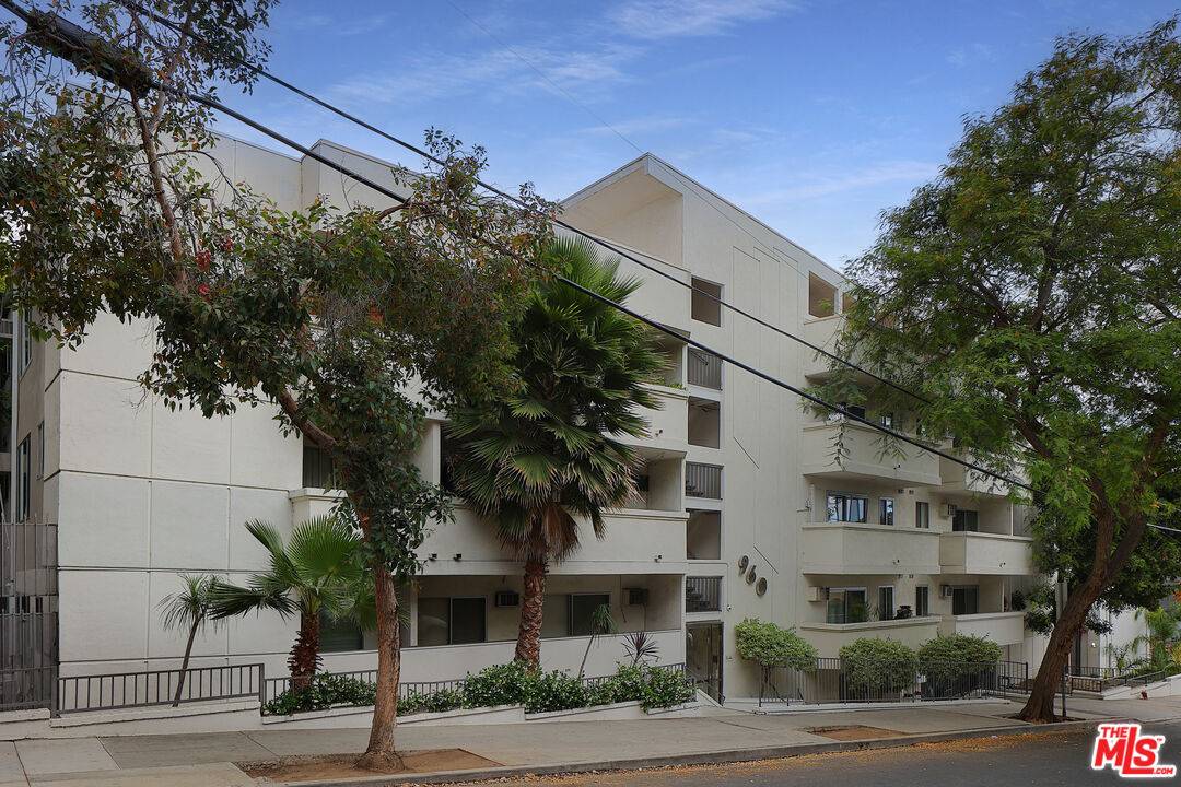 960 Larrabee St 1BR Sunset Strip La