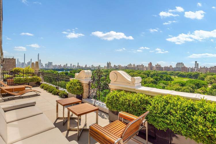 This property can be rented furnished or unfurnished.