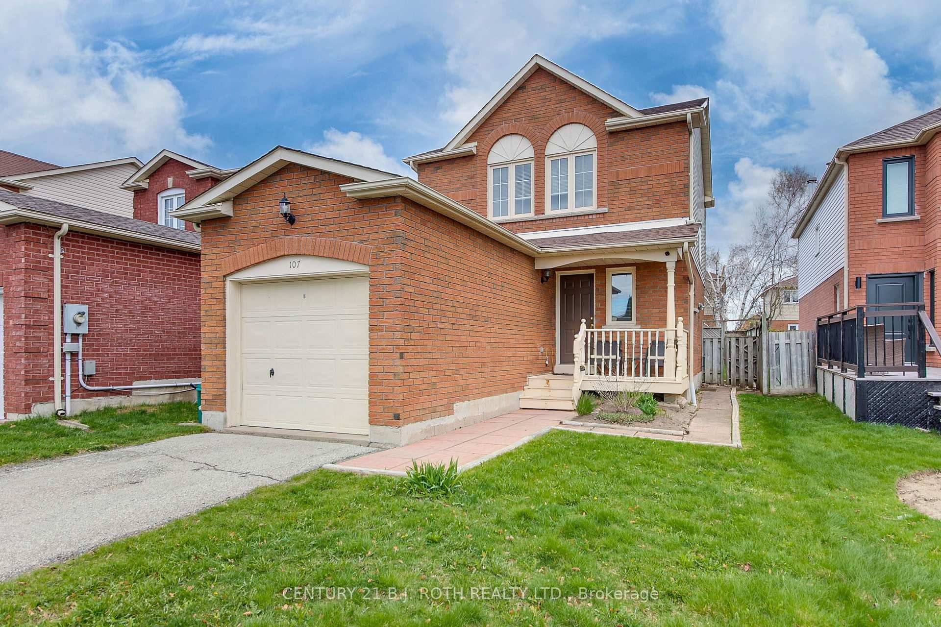 Immaculate 3 Bedroom 2 Bathroom DETACHED 2 Storey home in Barries' Northwest area.