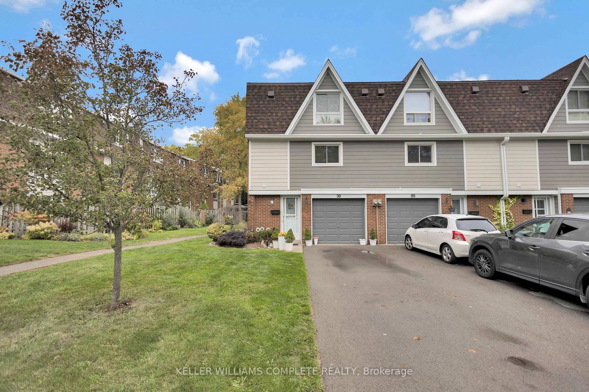 Welcome to 90 Ann St in the lovely town of Dundas.
