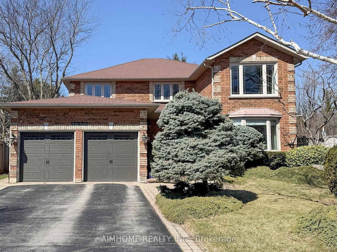 Stunning custom renovations throughout this luxurious Glen Abbey home !