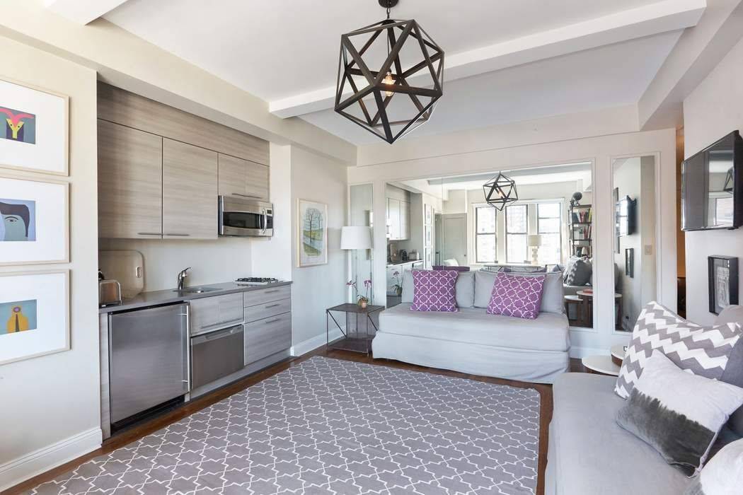 This pristine and spacious loft like studio has it all located on a high floor it gets abundant light and has amazing open views overlooking landmarked townhouses.