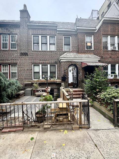 Welcome to a Rare Gem in Sunnyside !
