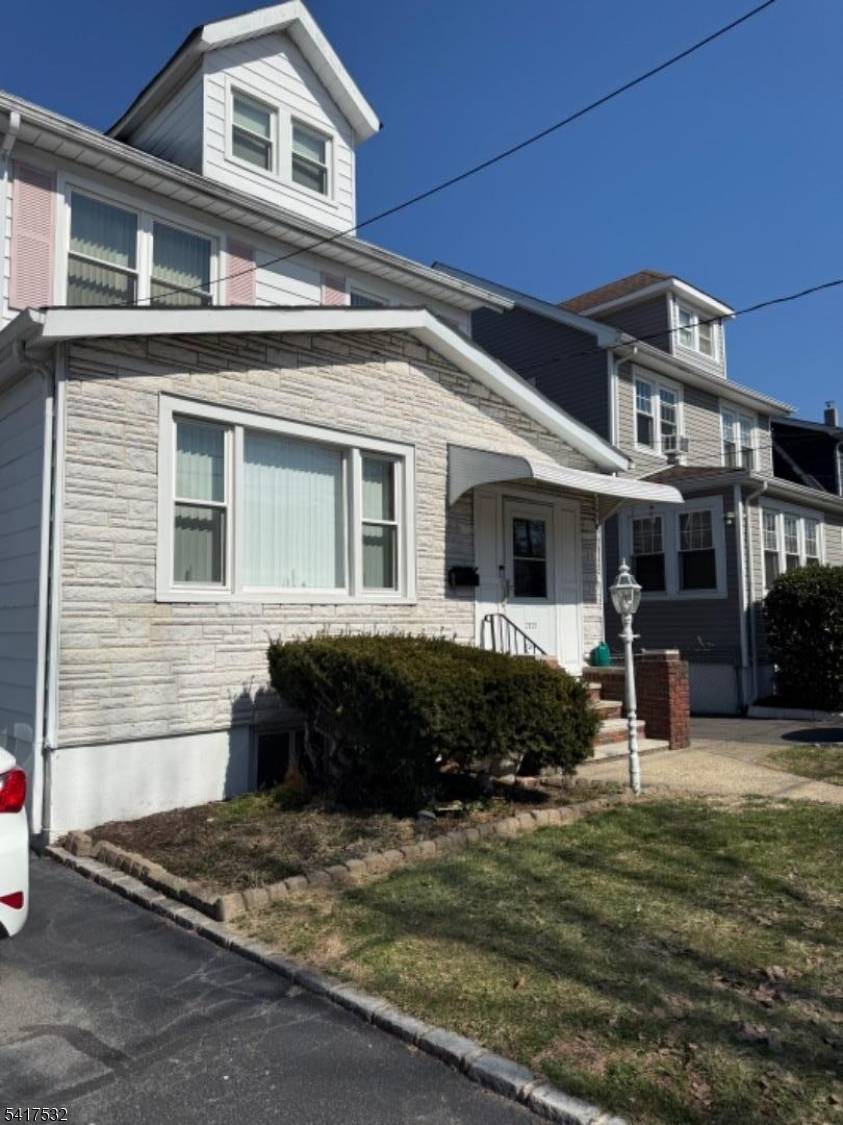 Come see this well maintained 3 bed, 2.