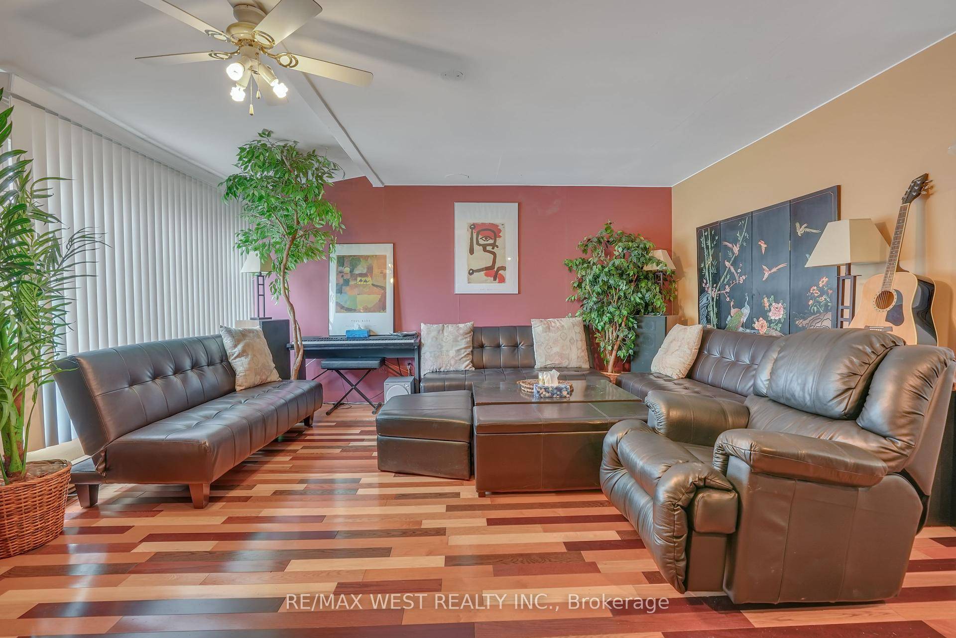 Double lot with severance potential !