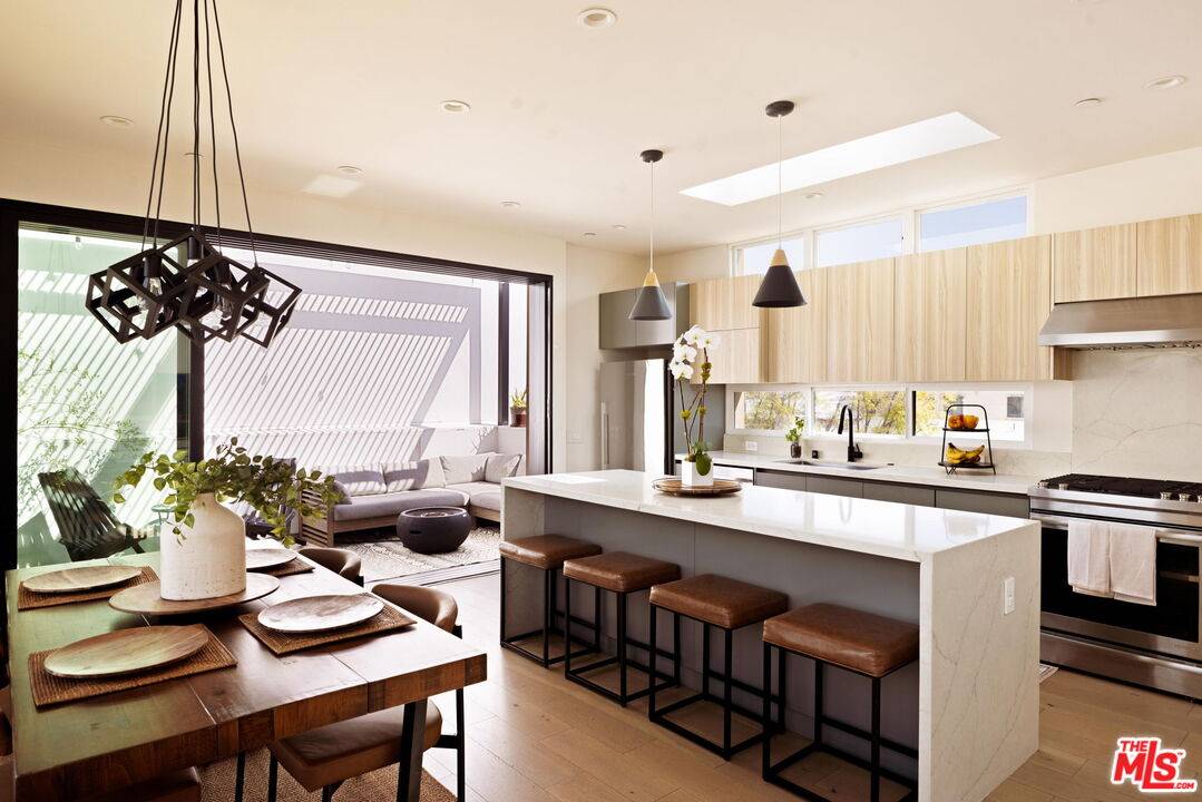 836 1/2 N Mccadden Pl 3BR Hancock Park La