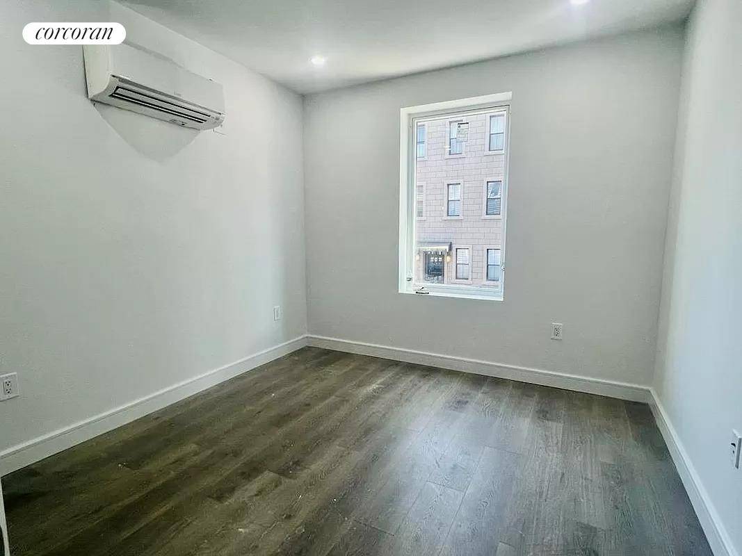 Looking for a spacious and modern one bedroom apartment in the heart of Williamsburg ?