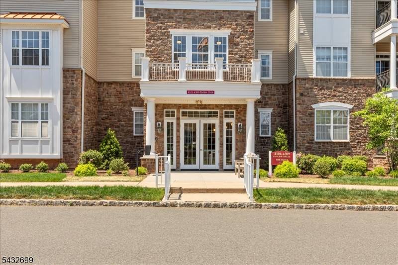 Welcome home to this 55 community.