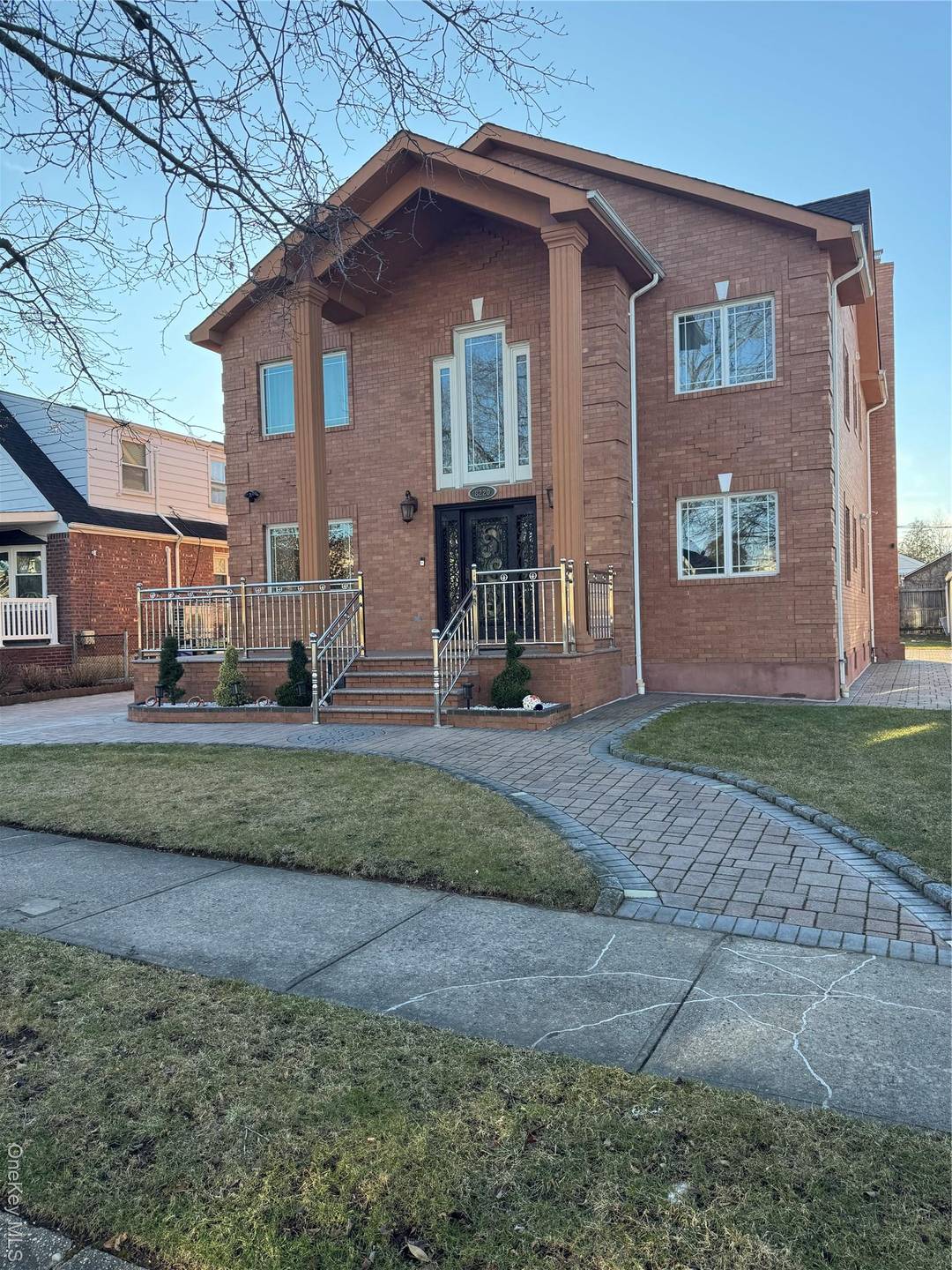 CONTEMPORARY HOUSE BUILT IN 2004 WITH FOUR BEDROOMS, 3.