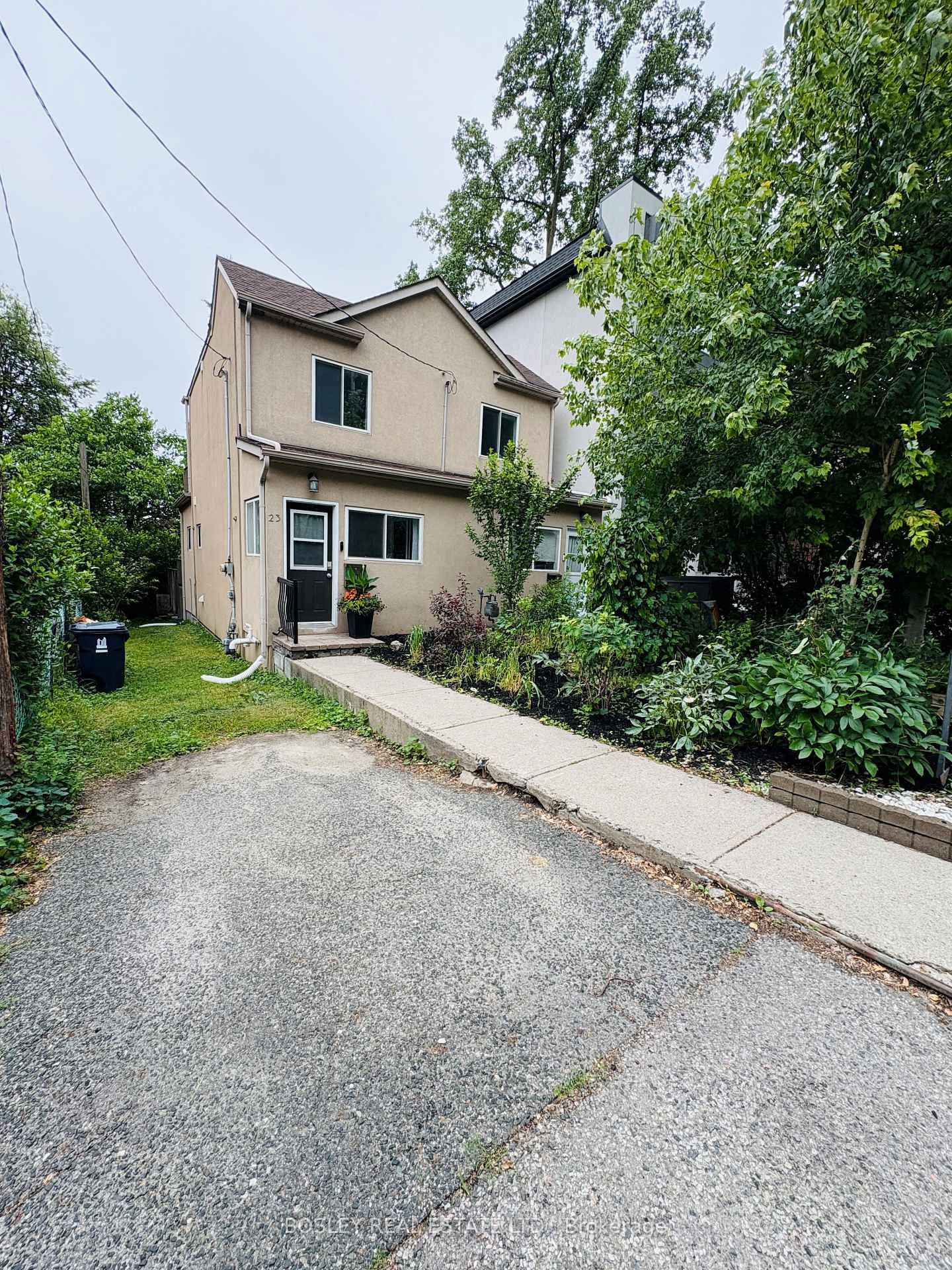 Be stunned by this beautifully maintained semi detached home nestled in Leslieville, one of Toronto's most vibrant and sought after neighborhoods.