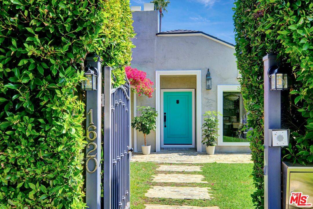1620  N Stanley Ave 3BR Hollywood Hills East La