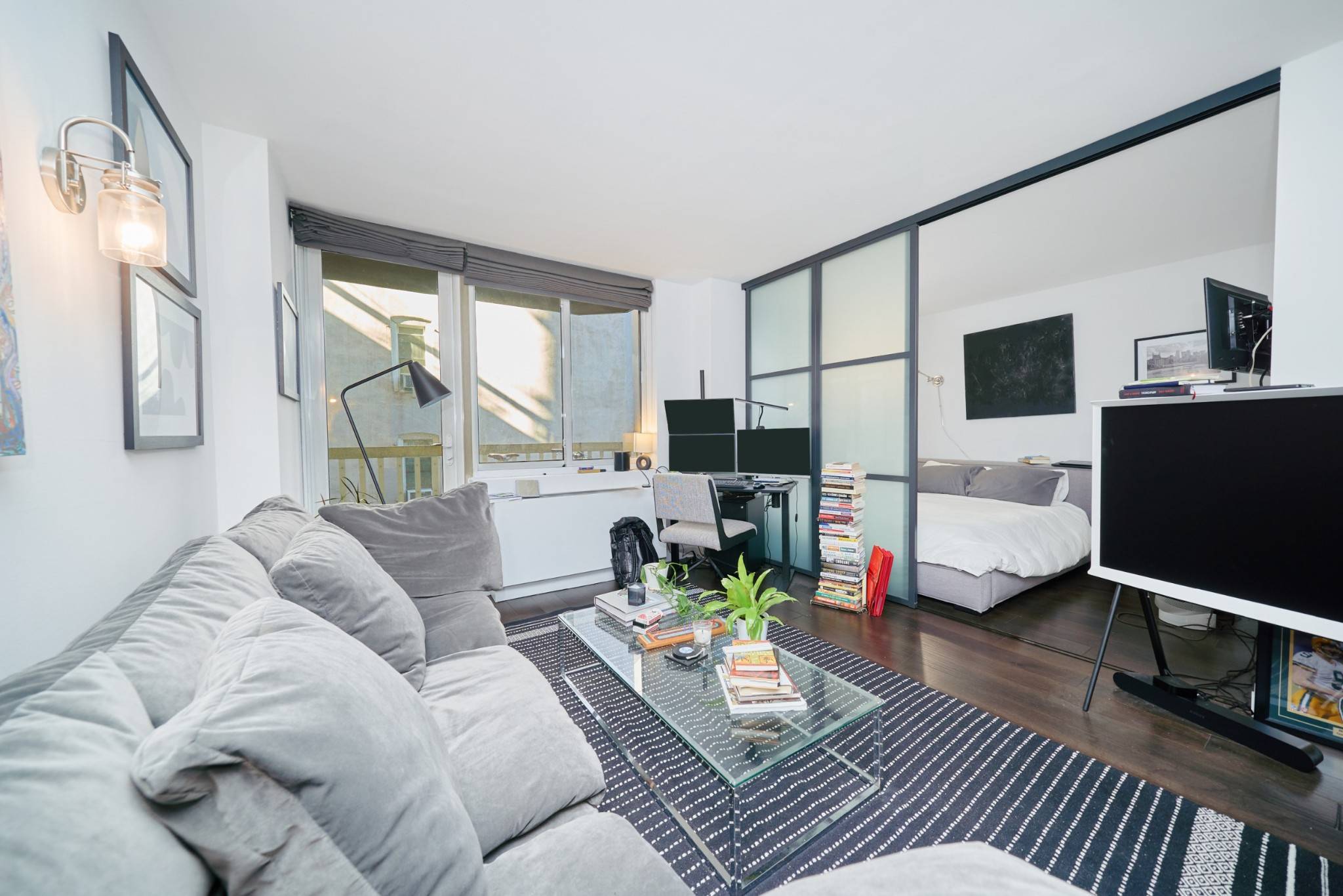 JUST LISTED FULLY RENOVATED 1 BED, 1 BATHAPARTMENT DETAILS 1 Bed, 1 BathPrivate BalconyRenovated Kitchen with Stainless Steel Appliances amp ; DishwasherHigh CeilingsHardwood FloorsNatural Sunlight3 LARGE closetsNO pets for subtenantsBUILDING ...