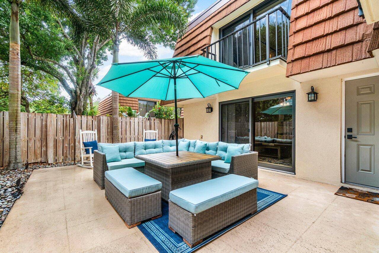 This beautifully renovated home, ideally located between the Intracoastal and Jupiter Beach Juno Pier, offers luxurious coastal living just steps from resort style amenities like a pool, tennis, pickle ball, ...