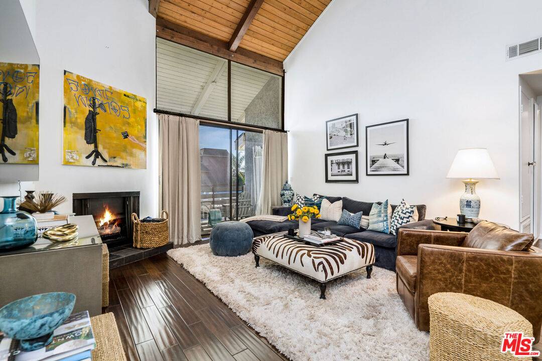 11706   Montana Ave Bel Air LA