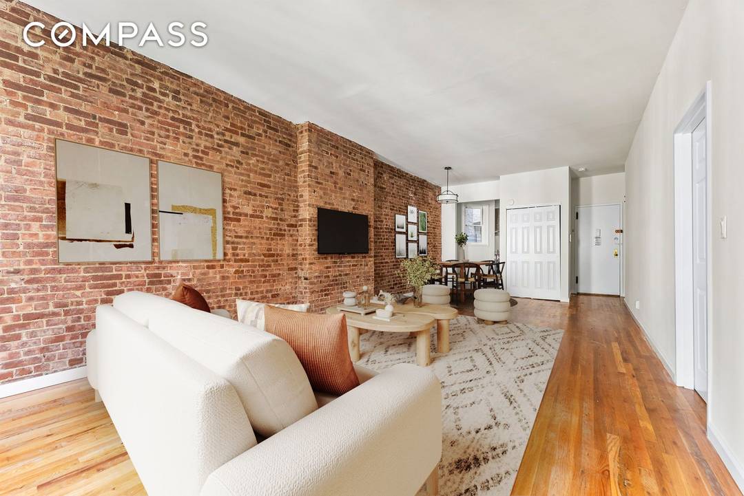 SPONSOR SALE NO BOARD APPROVAL REQUIRED Nestled in the heart of Manhattan's vibrant Upper East Side, 331 E 92nd St offers a charming co op residence perfect for city living.