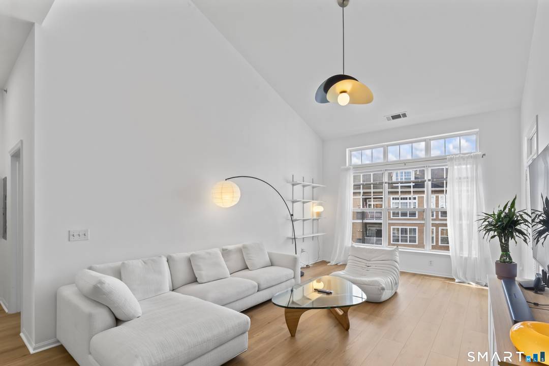 Fully remodeled condo in downtown Stamford.