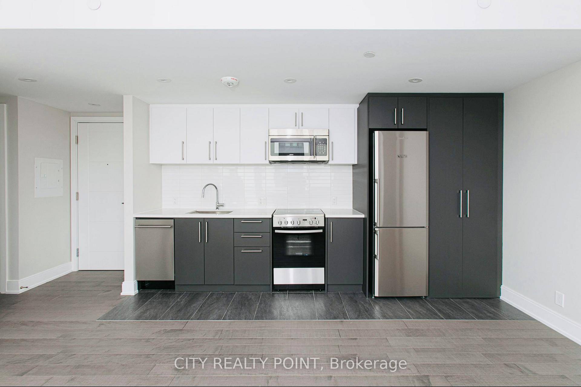 ONE MONTH FREE RENT ! PRESTIGE !