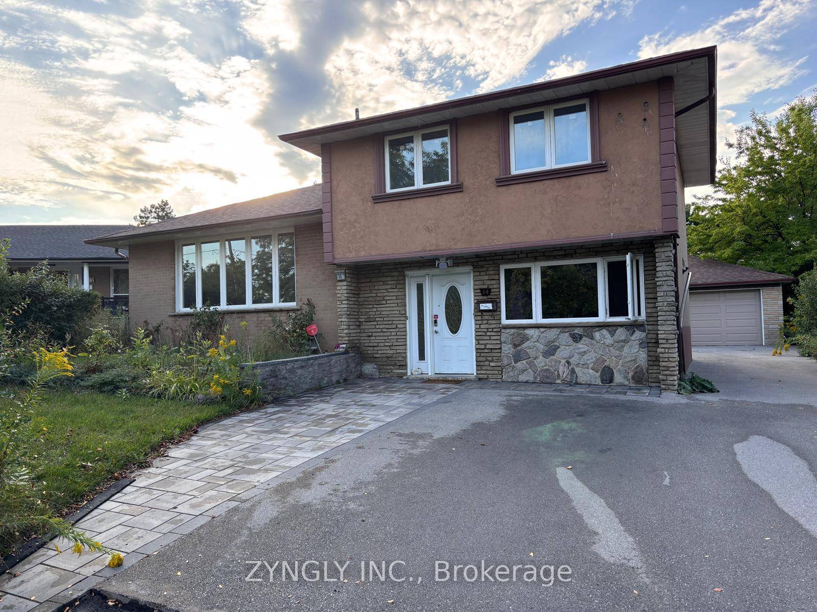 Spacious, Renovated Main amp ; Upper Level Home For Lease !
