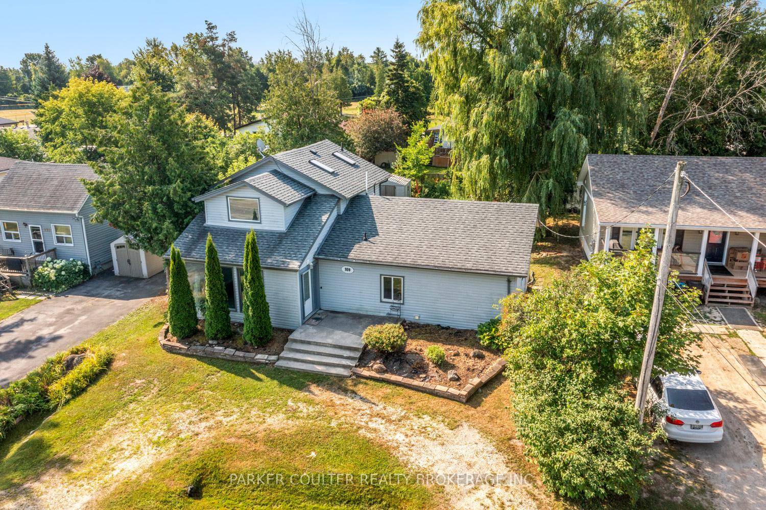 Welcome to 939 Clifton Blvd !