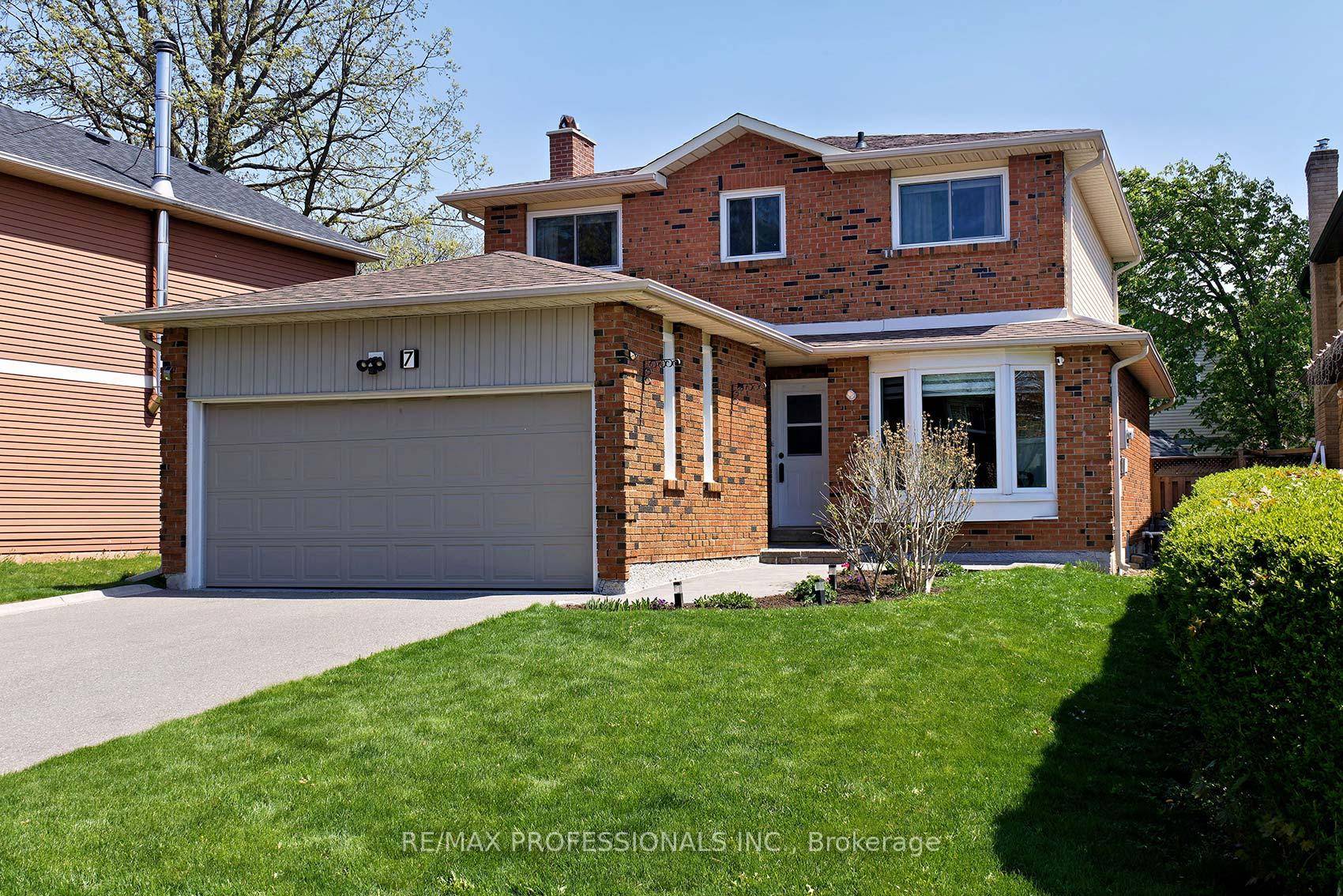 Wonderful family community lovely 3 1 bedroom home suitable for young professionals and also extended family !