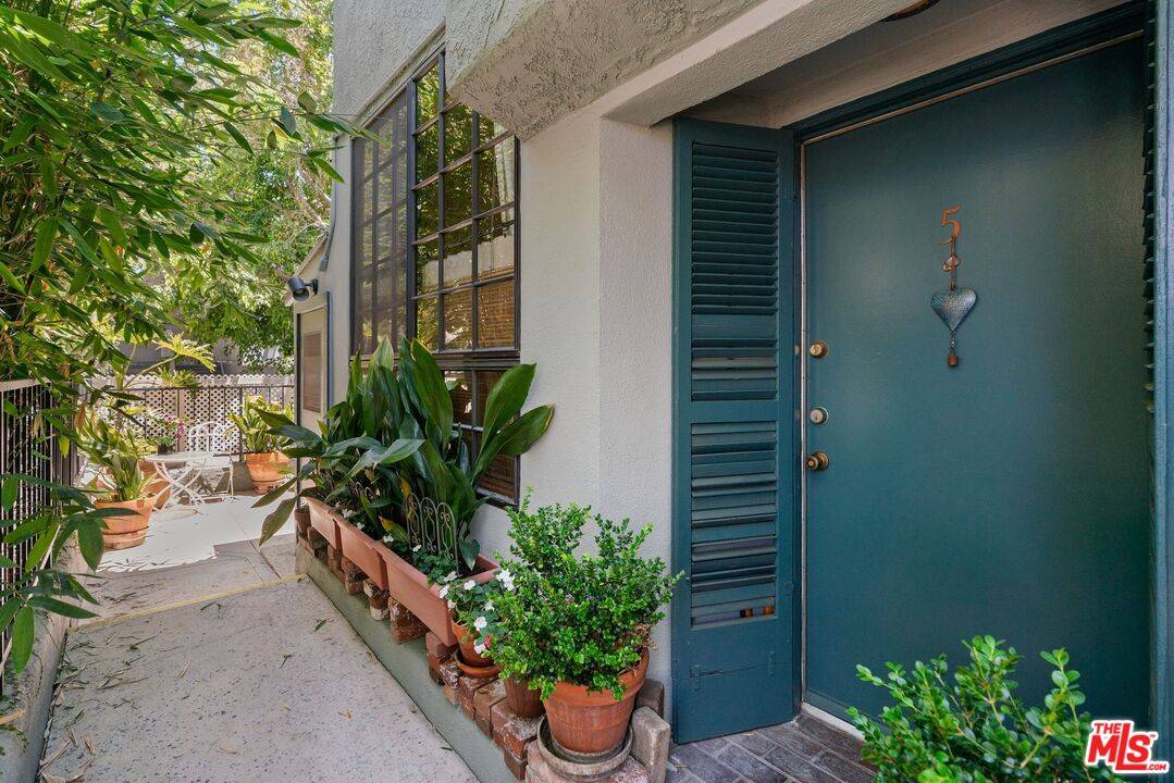 800   Westmount Dr 2BR Sunset Strip La