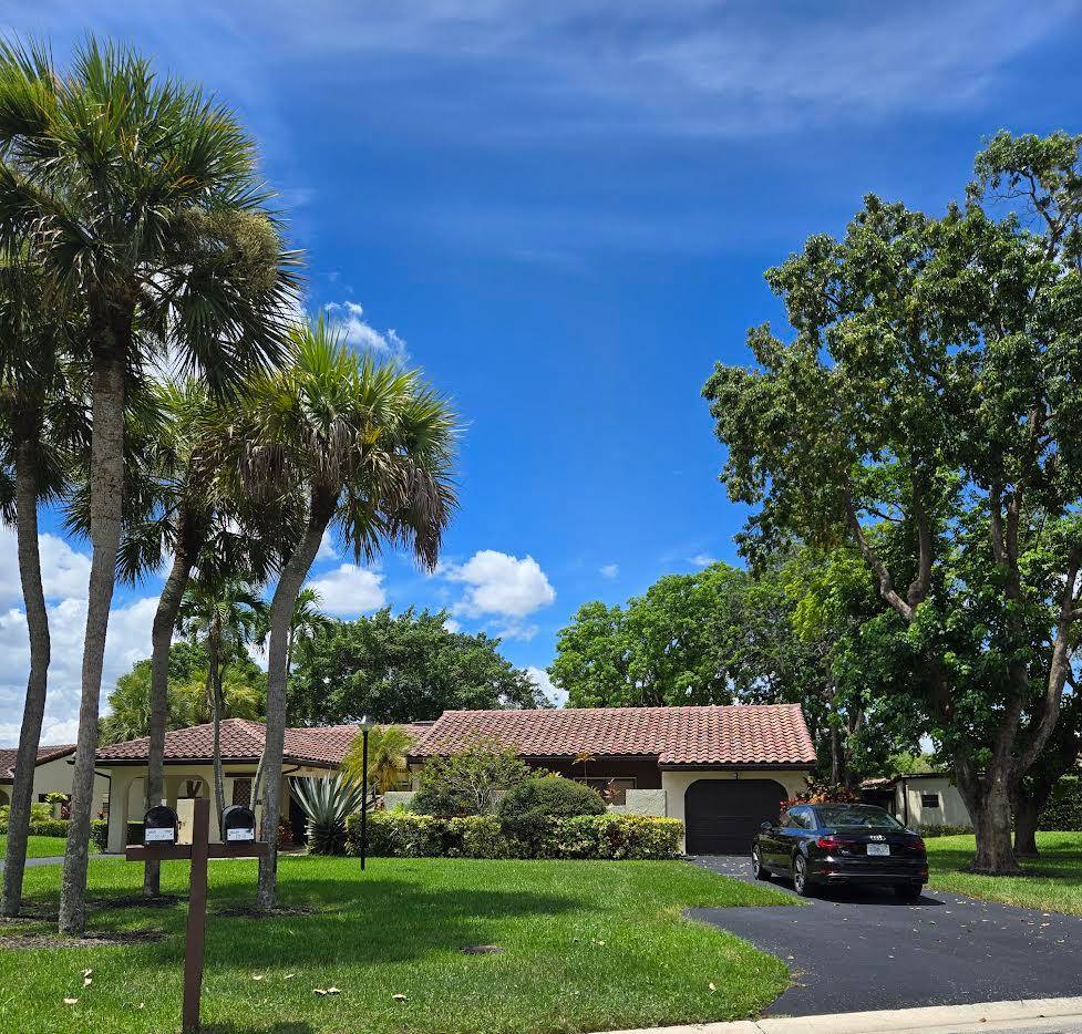 Elegant 3B R 2 Bath villa.
