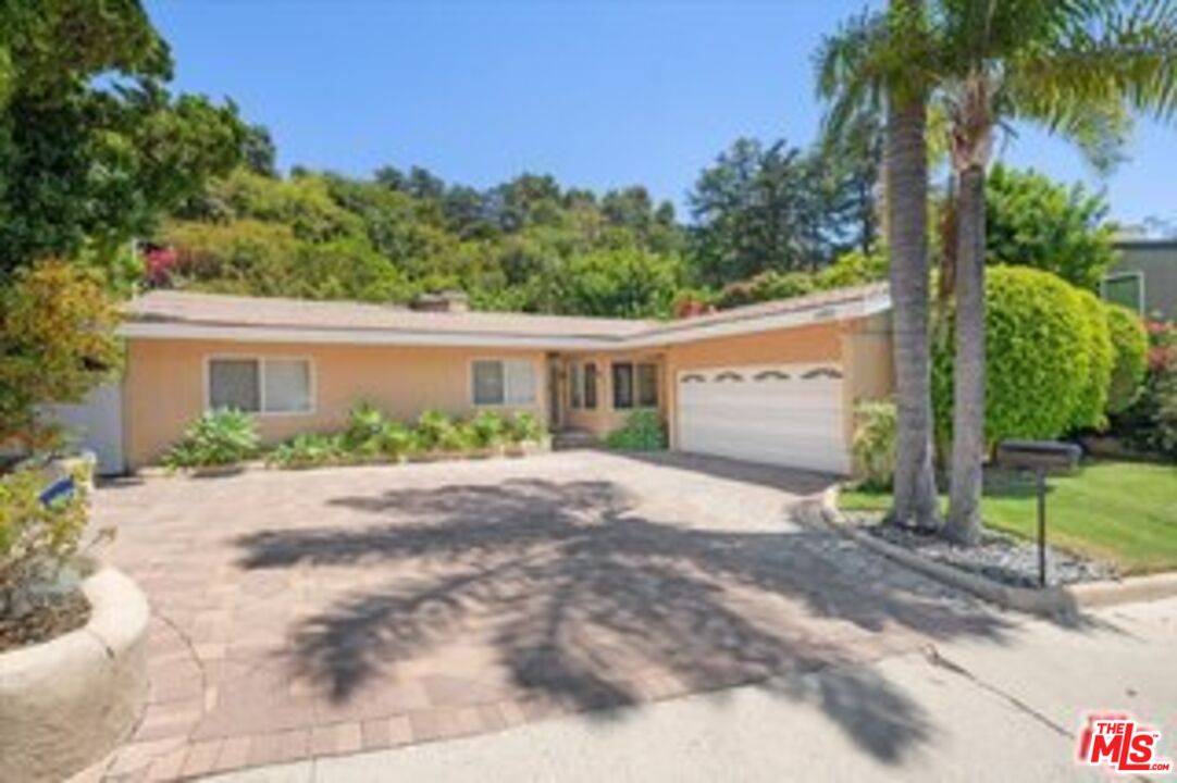 1220 N Norman Pl 3BR Brentwood La