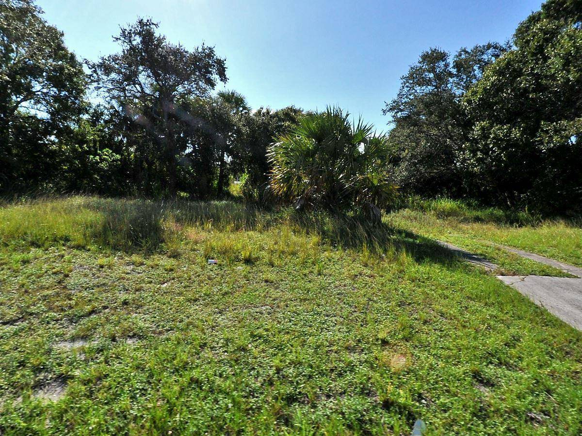 This property is located in a prime area of Fort Pierce for development or end use.