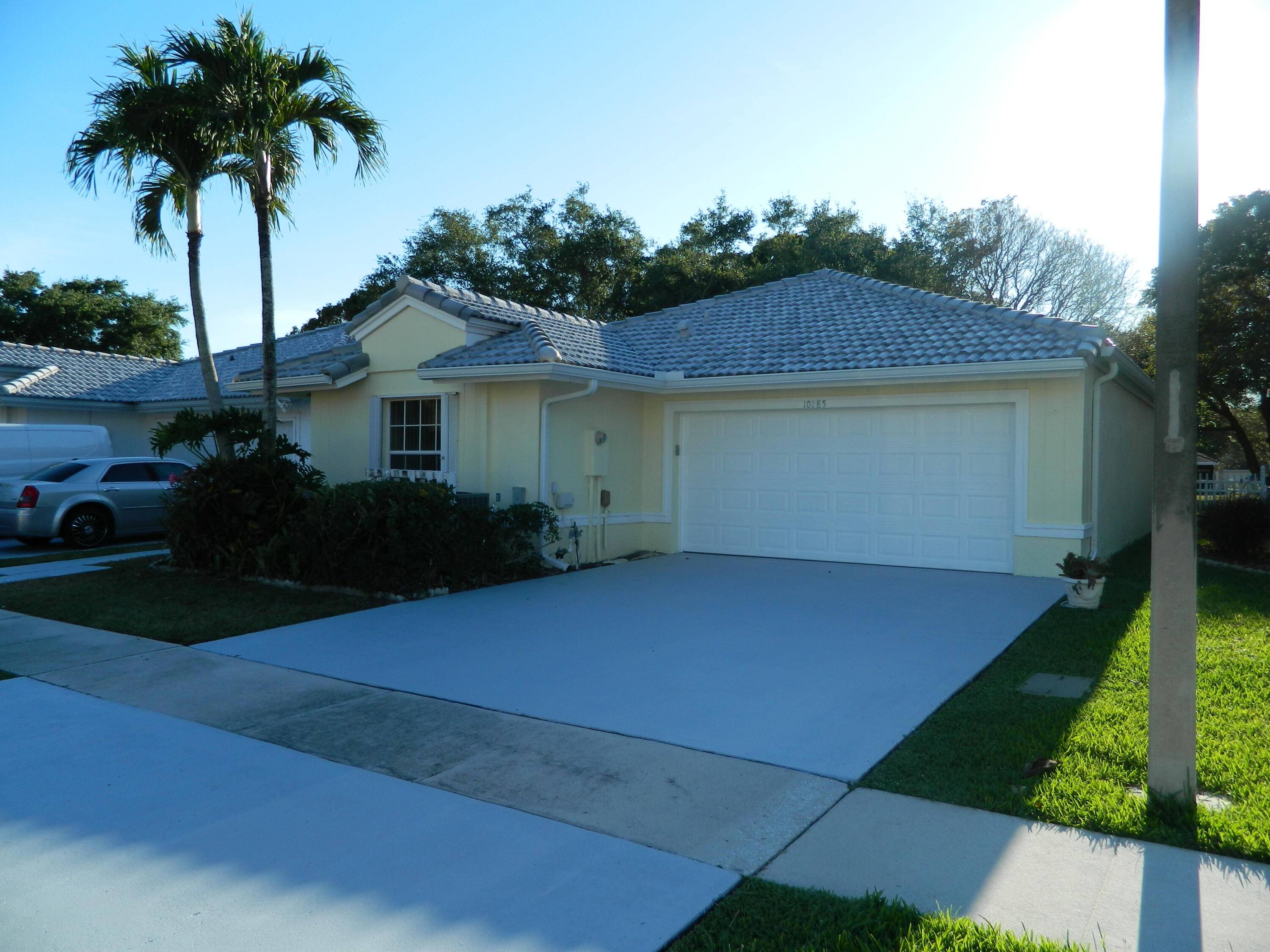 Beautiful 3 bedrooms, 2 bathrooms single family home.