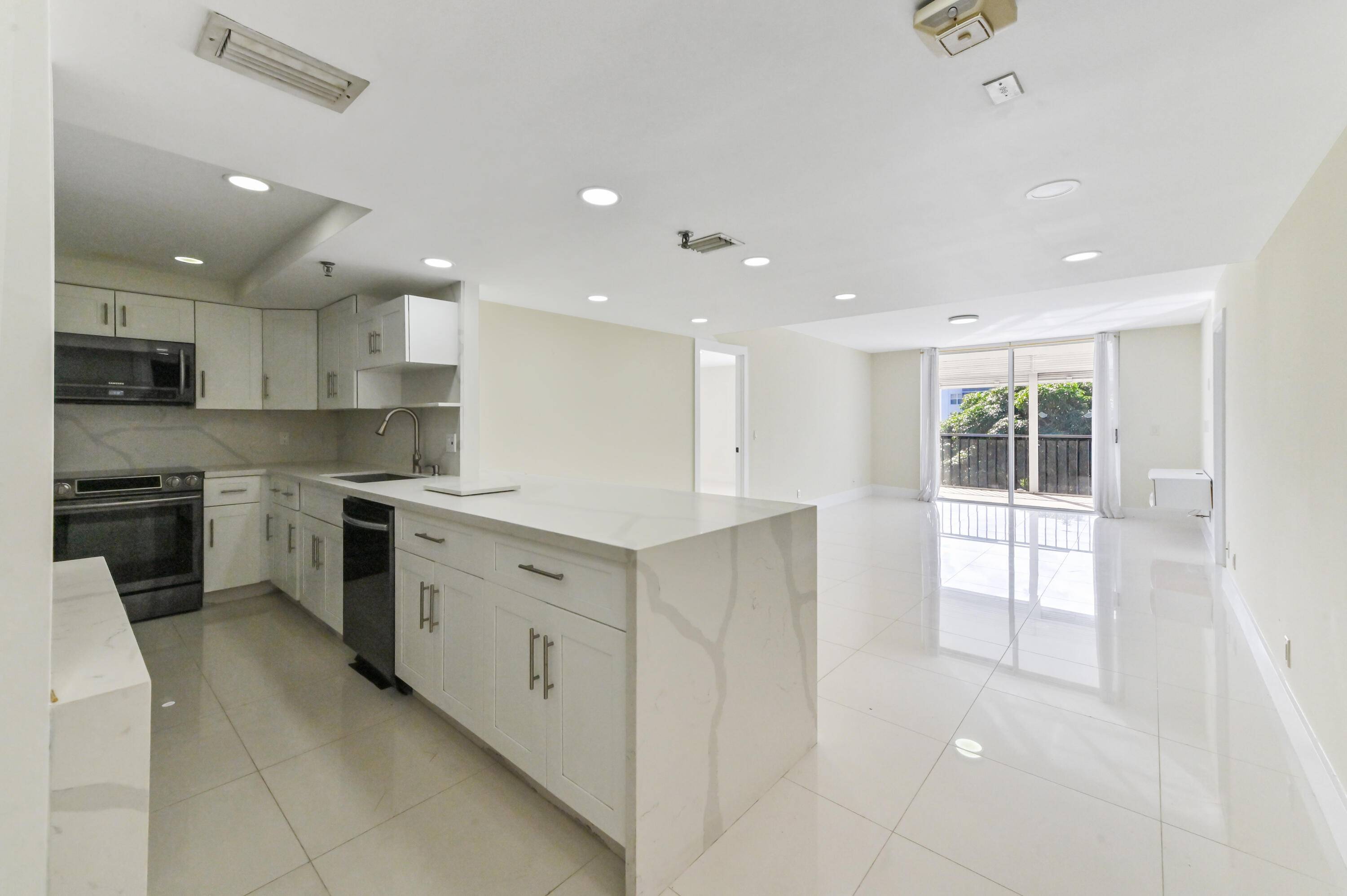 Beautifully updated modern 3Br 2Ba condo with large kitchen that features includes self close cabinetry, stainless steel appliances, Calcatta Quartz premium countertops, coffee or wine bar area w beverage fridge ...