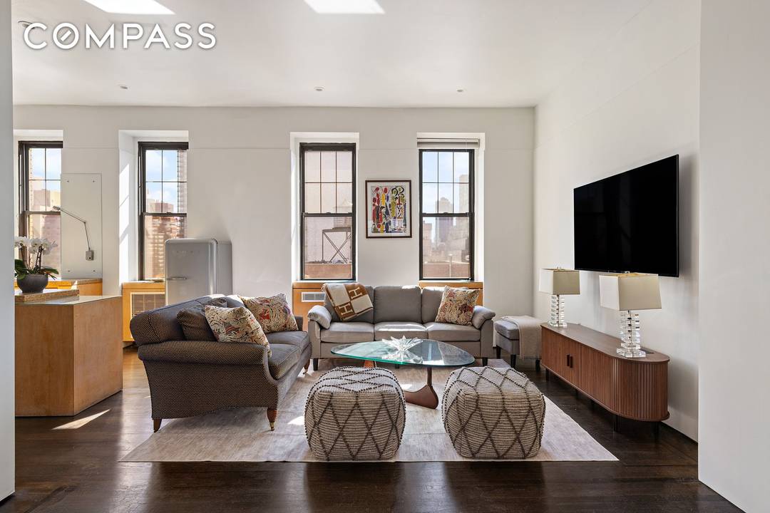 Loft Like Prewar Condominium on Park Avenue Rarely available, this sun flooded 1 bedroom, 1.