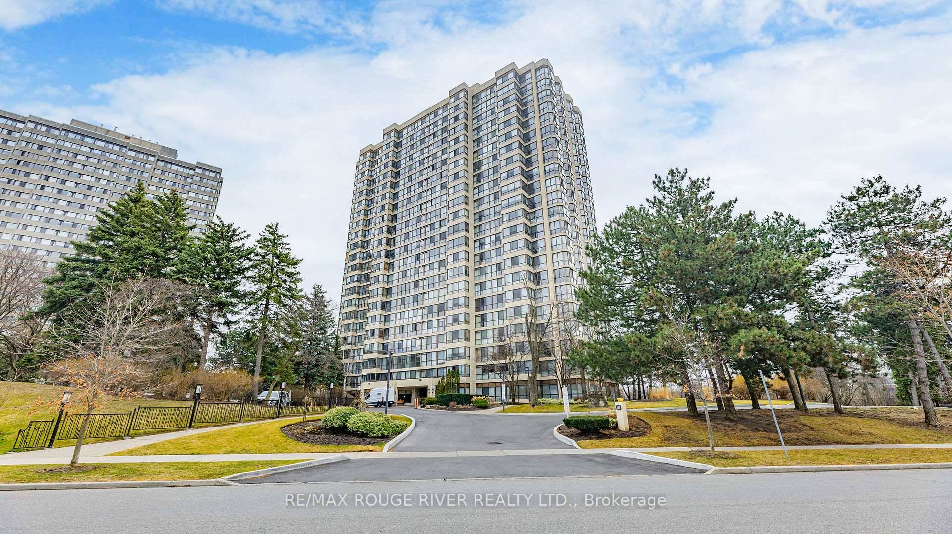 Sun Filled amp ; Spacious Well Maintained 2 Bed, 2 Bath Solarium.