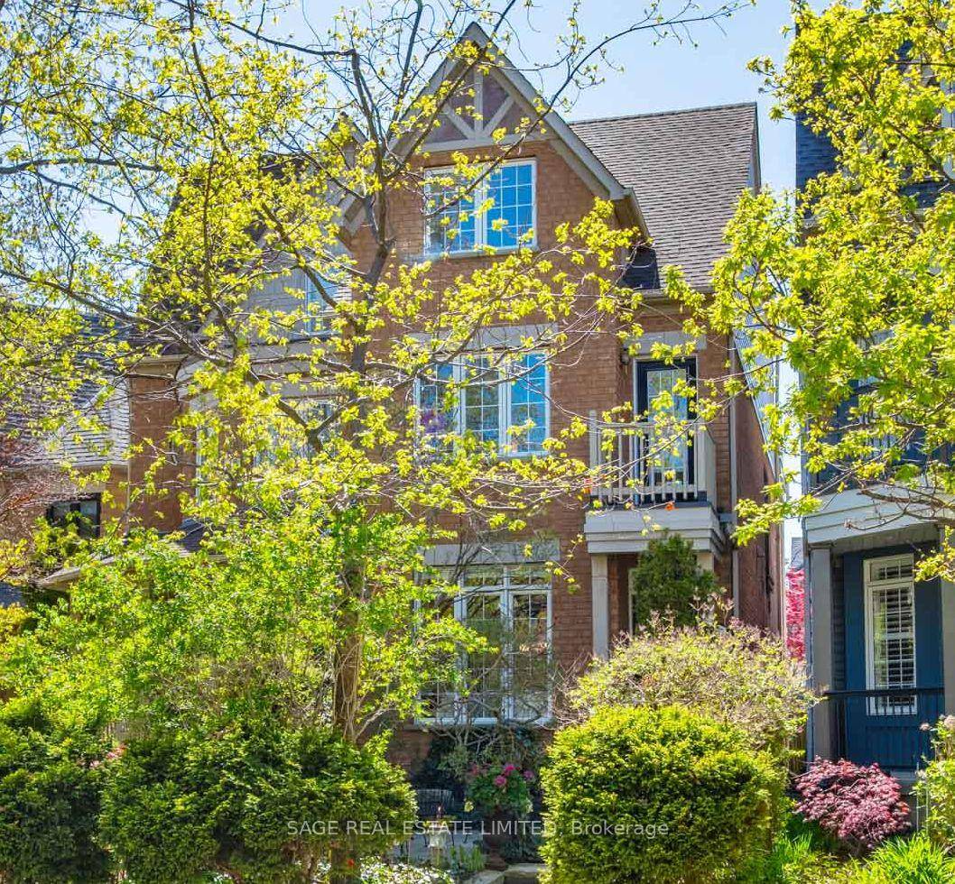 Beach Beauty this exceptionally spacious 3 2 bdrm, 4 bath home in coveted Woodbine Park is perfect for family living amp ; entertaining.