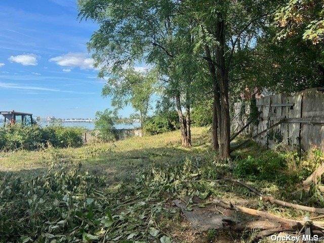 RARE WATERFRONT INVESTMENT OPPORTUNITY FLUSHING Prime 10, 000 SF vacant land featuring Flushing Bay waterfront amp ; waterview.