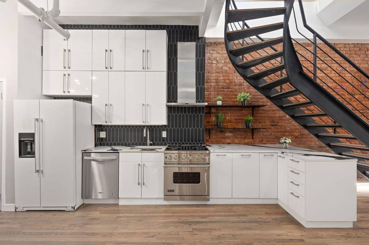 Embrace the pinnacle of downtown luxury living at the historic South Street Seaport in this newly upgraded convertible 2 Bedroom, 2 Bathroom Duplex Loft Condominium, situated on approximately 1700 SF ...