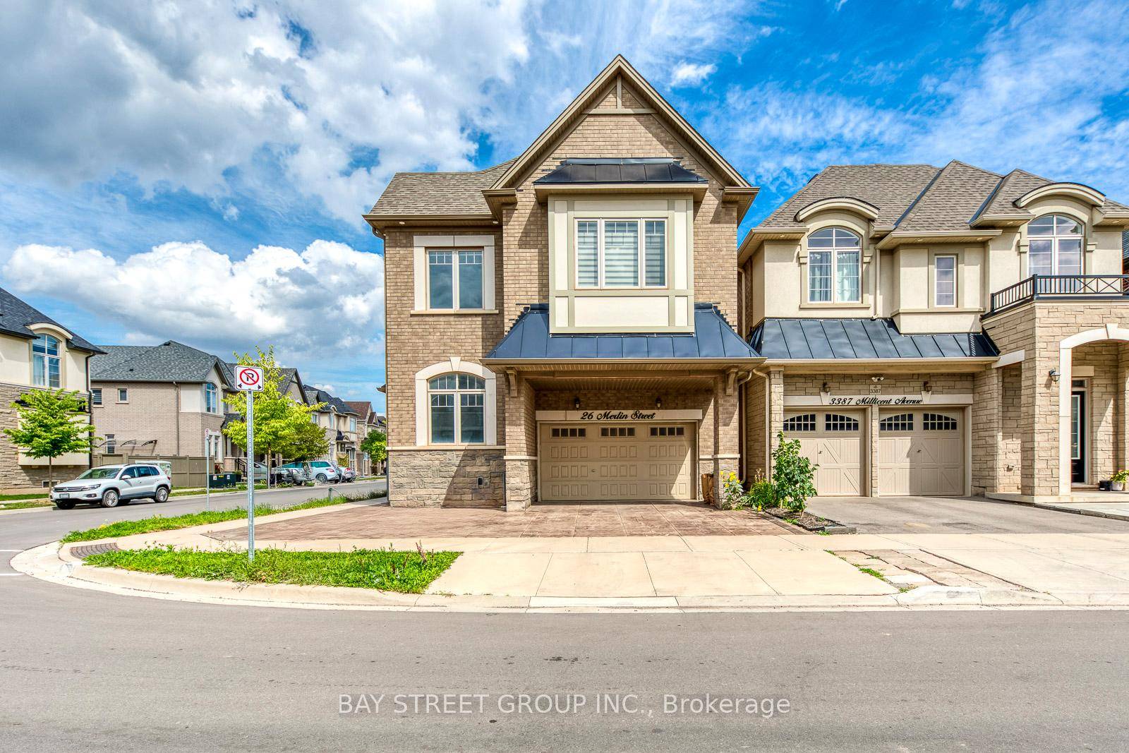 This beautifully upgraded 4 1 bedroom, 5 bathroom detached home offers the perfect mix of modern style and everyday comfort, located on abpremium corner lot in popular Glenorchy neighborhood in ...